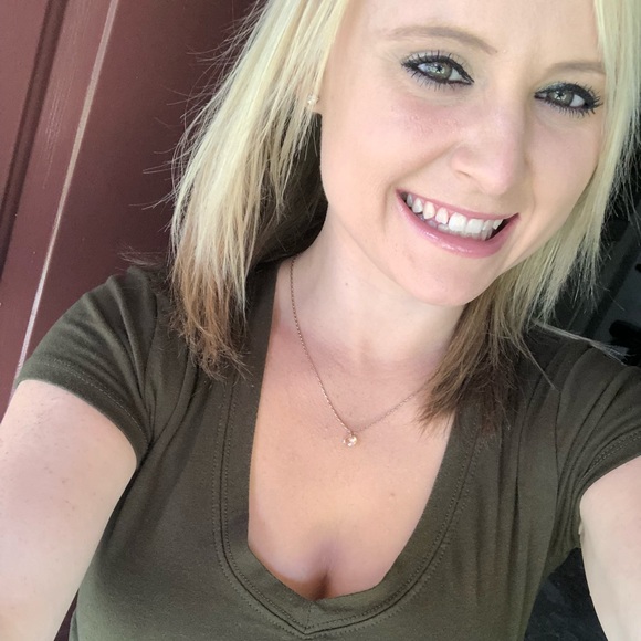 Meet your Posher, Taylor - Picture 2 of 2